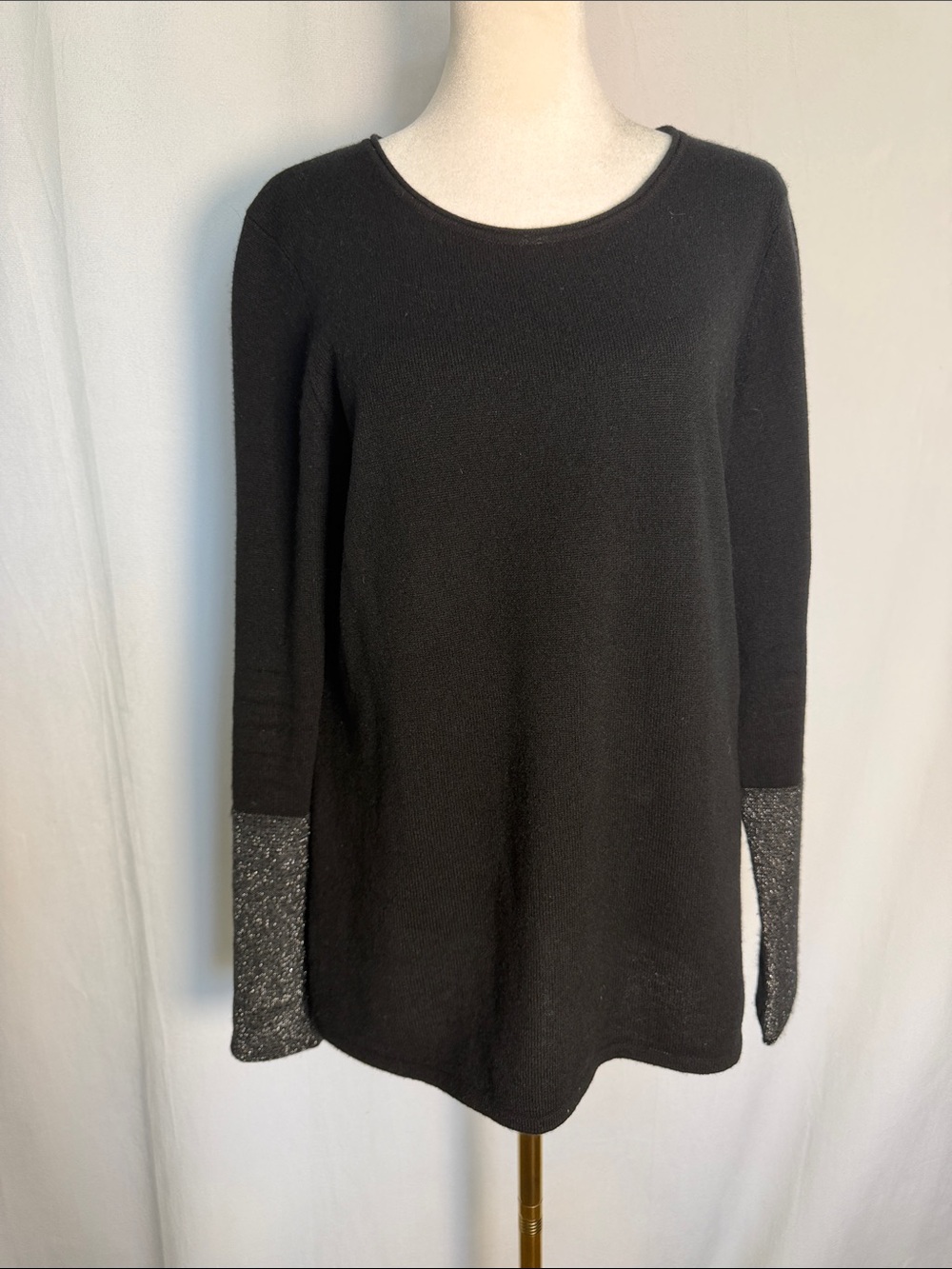 Nordstrom Women's Cashmere Crewneck Black Sweater Size XL Metallic Silver Cuffs